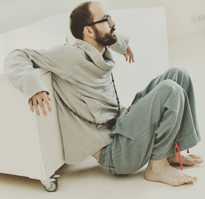 man wearing hemp ready to wear clothes sustainable slow fashion