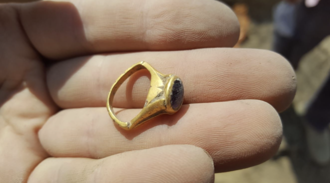 Ancient gold ring with amethyst
