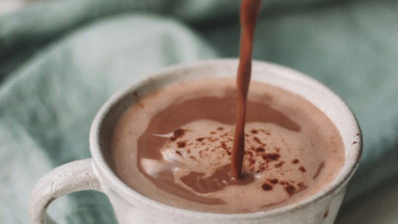 Dark chocolate benefits means slowing aging: make Italian hot chocolate with this recipe
