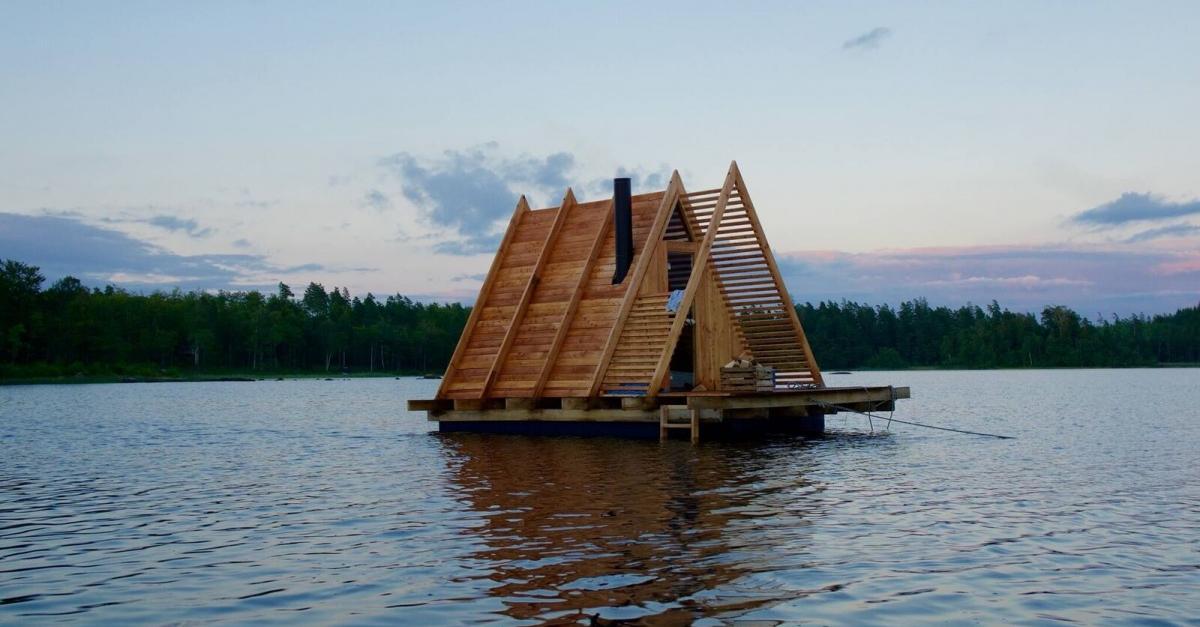 stedsans floating sauna, sweden on a lake