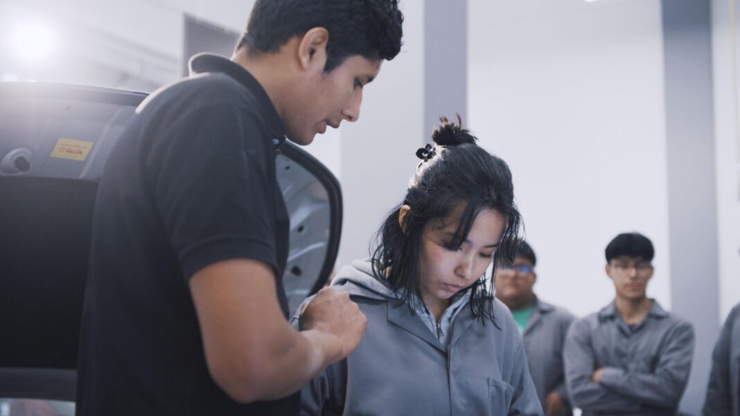 Kia’s bootcamp trains car mechanics on EVs and the future