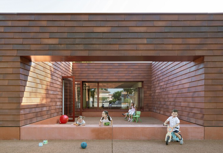 Kinder Rain, a terracotta, vernacular-inspired play space