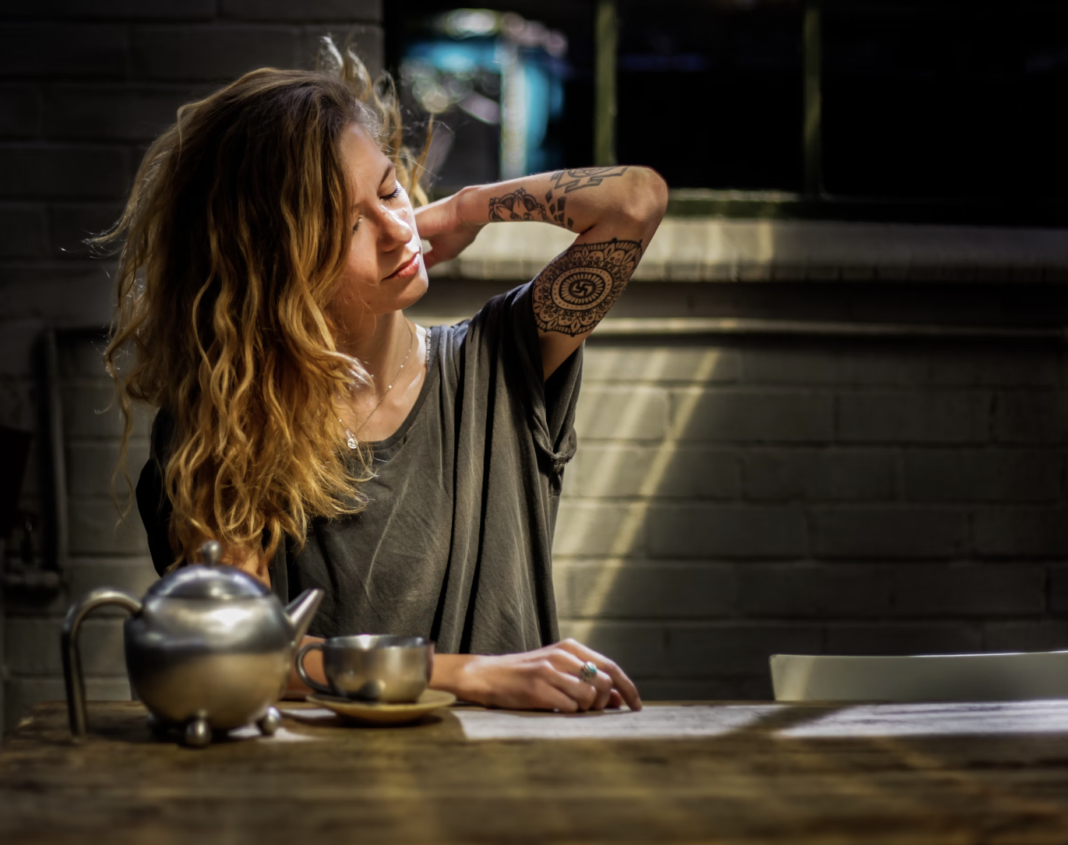 woman pain back, tattoos