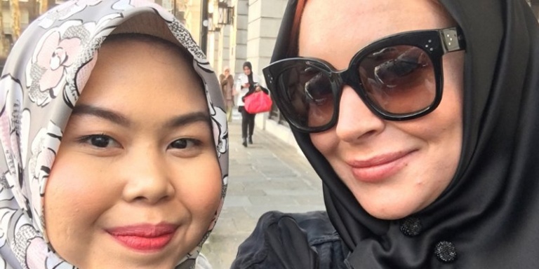 Lindsay Lohan flies a flag for modest Middle East fashion