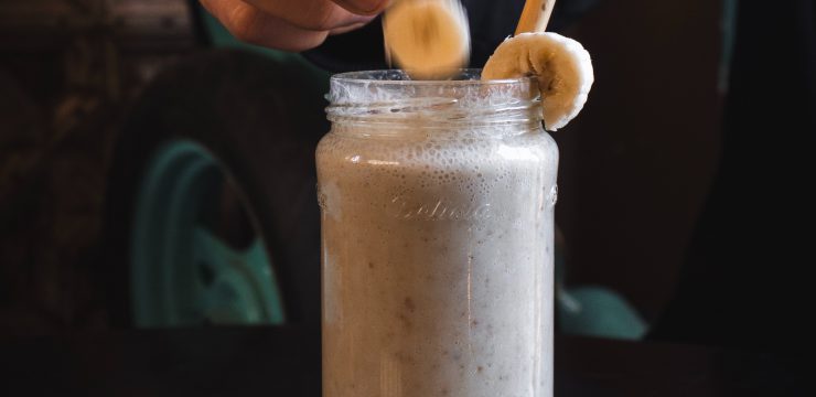 oat milk shake with bananas