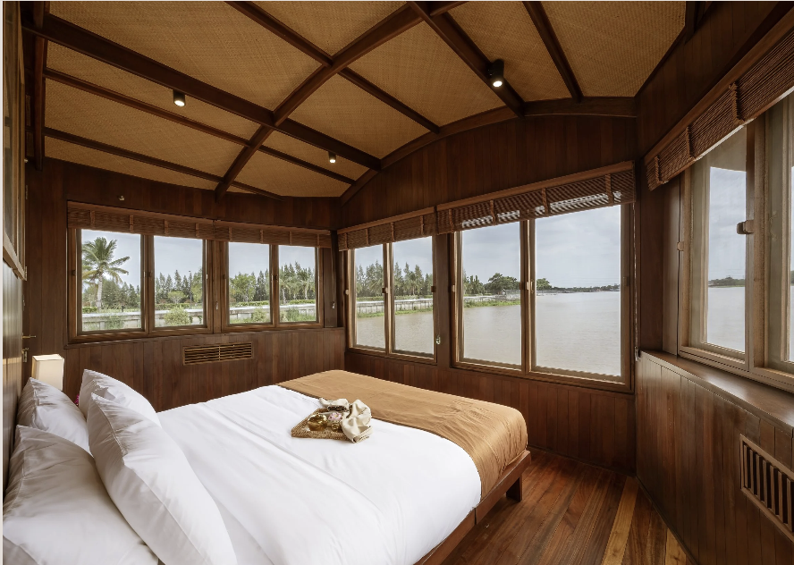 Luxury rooms for cruising on the river