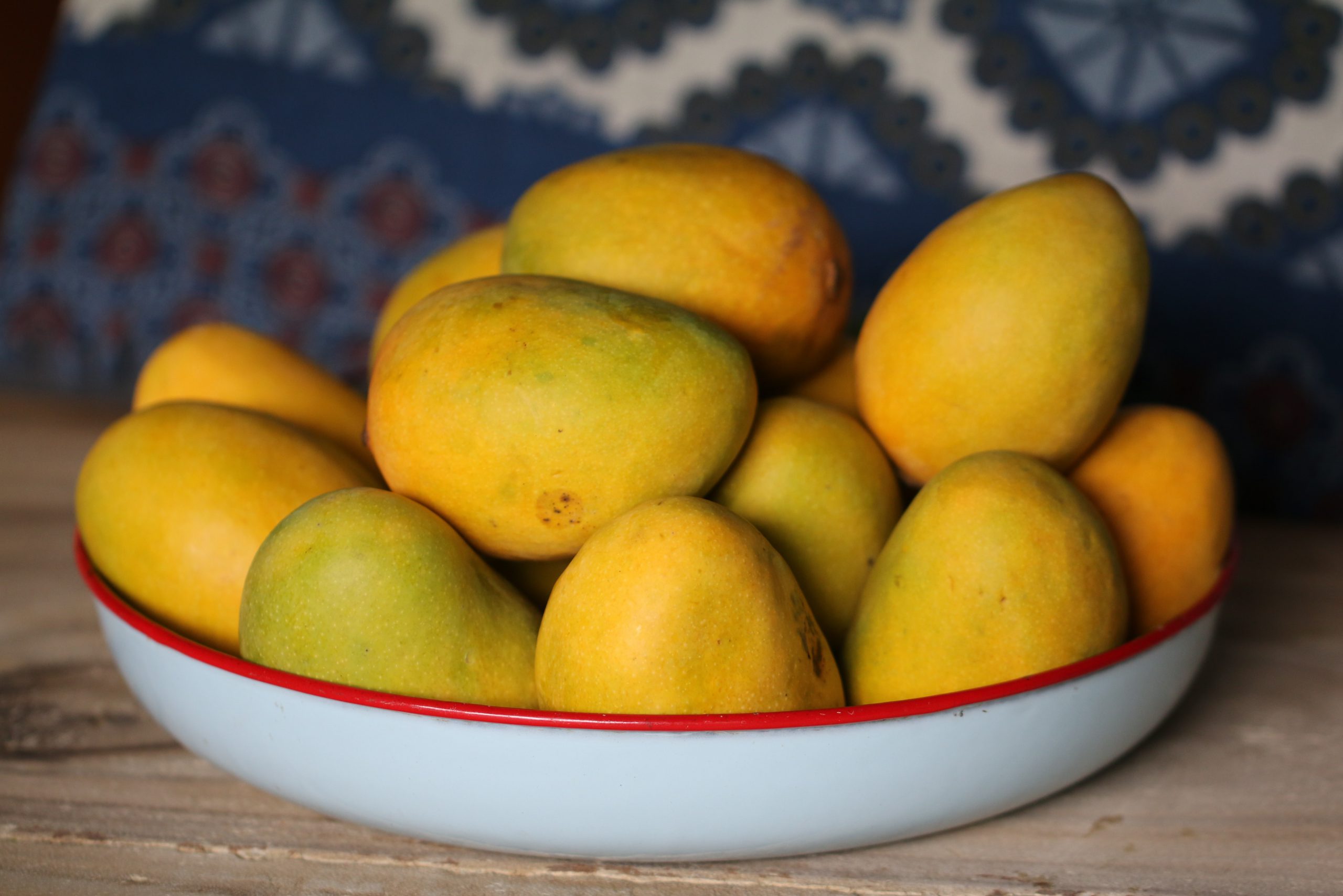 mangoes are summer season fruit