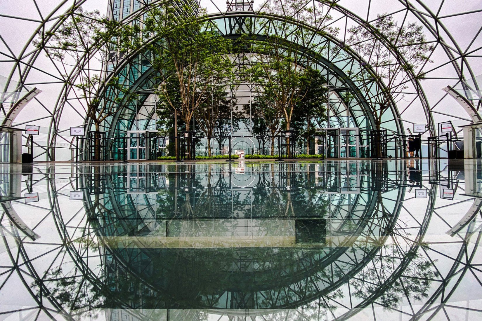 moshe safdie crystal china