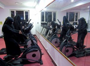 The hijab is the bombshell sportswear in this Afghan gym