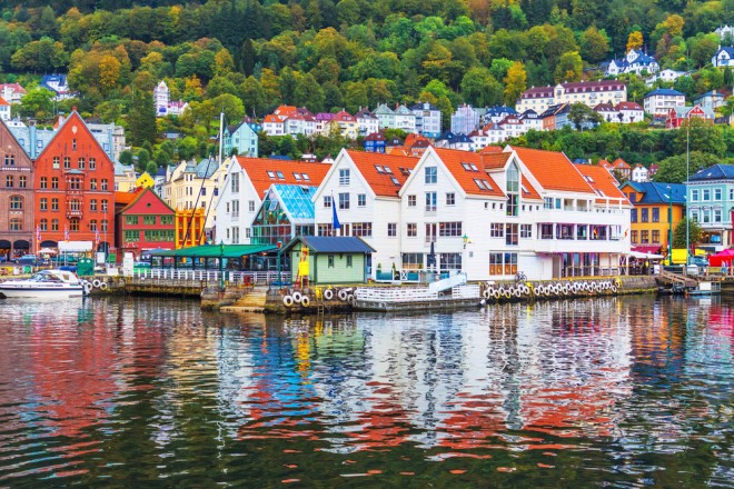 norway-buildings-sea
