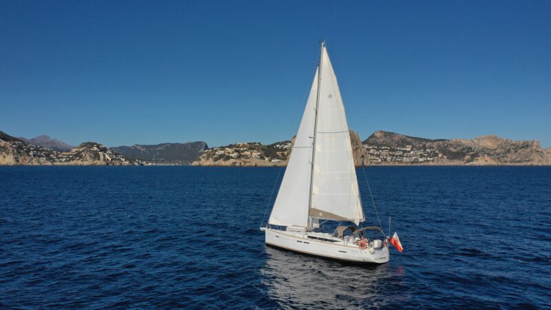 A pod of orcas sink another boat, a mid-sized yacht from Poland