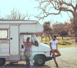 Women and men in sync hormonally in January and August