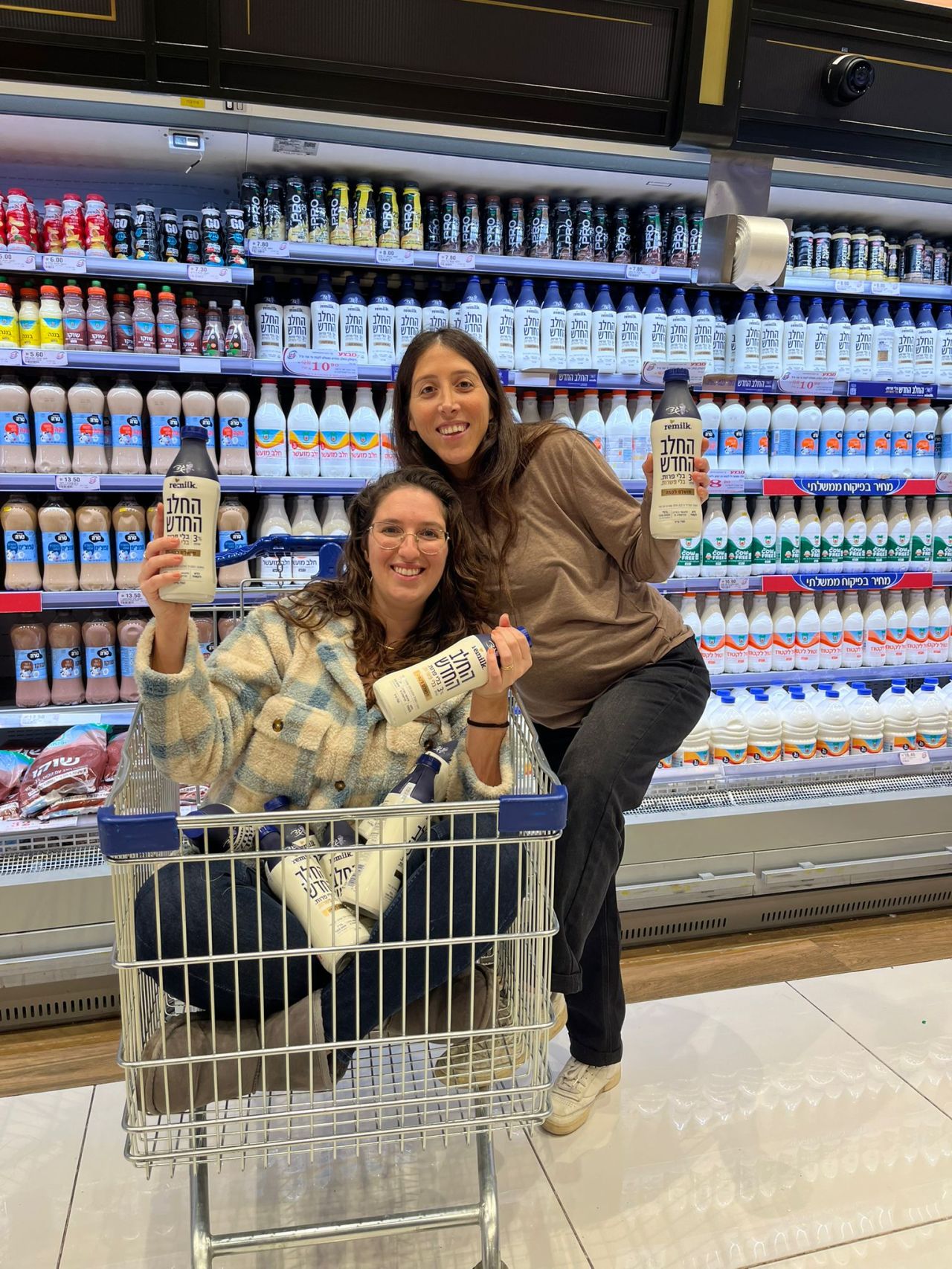 Having fun in the supermarket. Courtesy of Remilk.