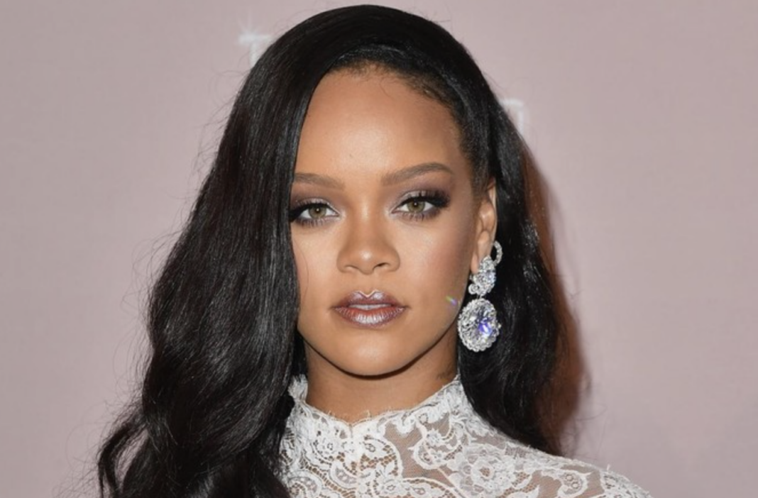 Rihanna in 20 carat diamond, Dubai