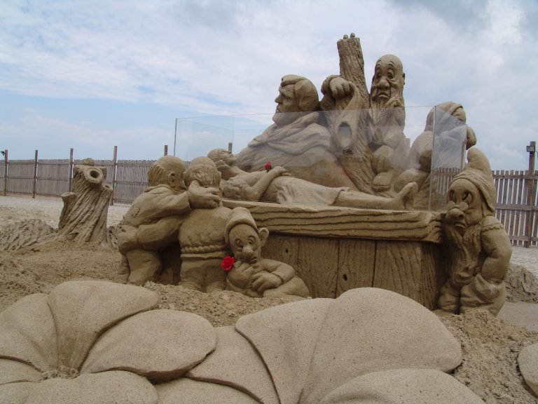 Ashkelon’s Sand Sculpture Festival Brings International Artists To Its Beaches