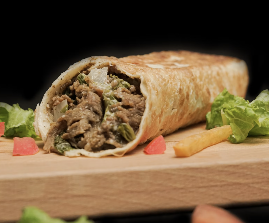 shawarma, shawarma recipe, chicken shawarma, beef shawarma, lamb shawarma, shawarma wrap, shawarma sandwich, Middle Eastern food, street food, Mediterranean cuisine, pita bread, tahini sauce, food packaging, PFAS, forever chemicals, microplastics, plastic pollution, sustainable food, environmental health, takeout food, fast food packaging, reusable containers, plastic-free living, food safety, healthy eating, green living, eco-friendly packaging, human health, toxins in food, Green Prophet