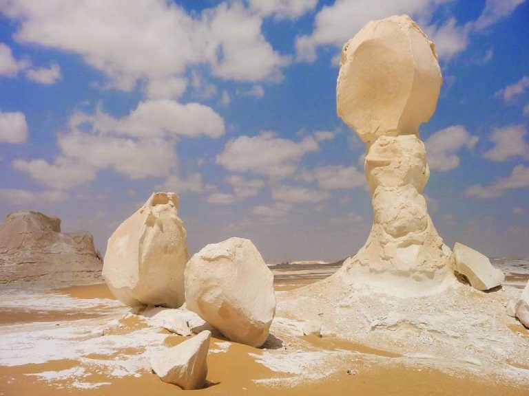 From Cairo to Alexandria – tourists trample the White Desert