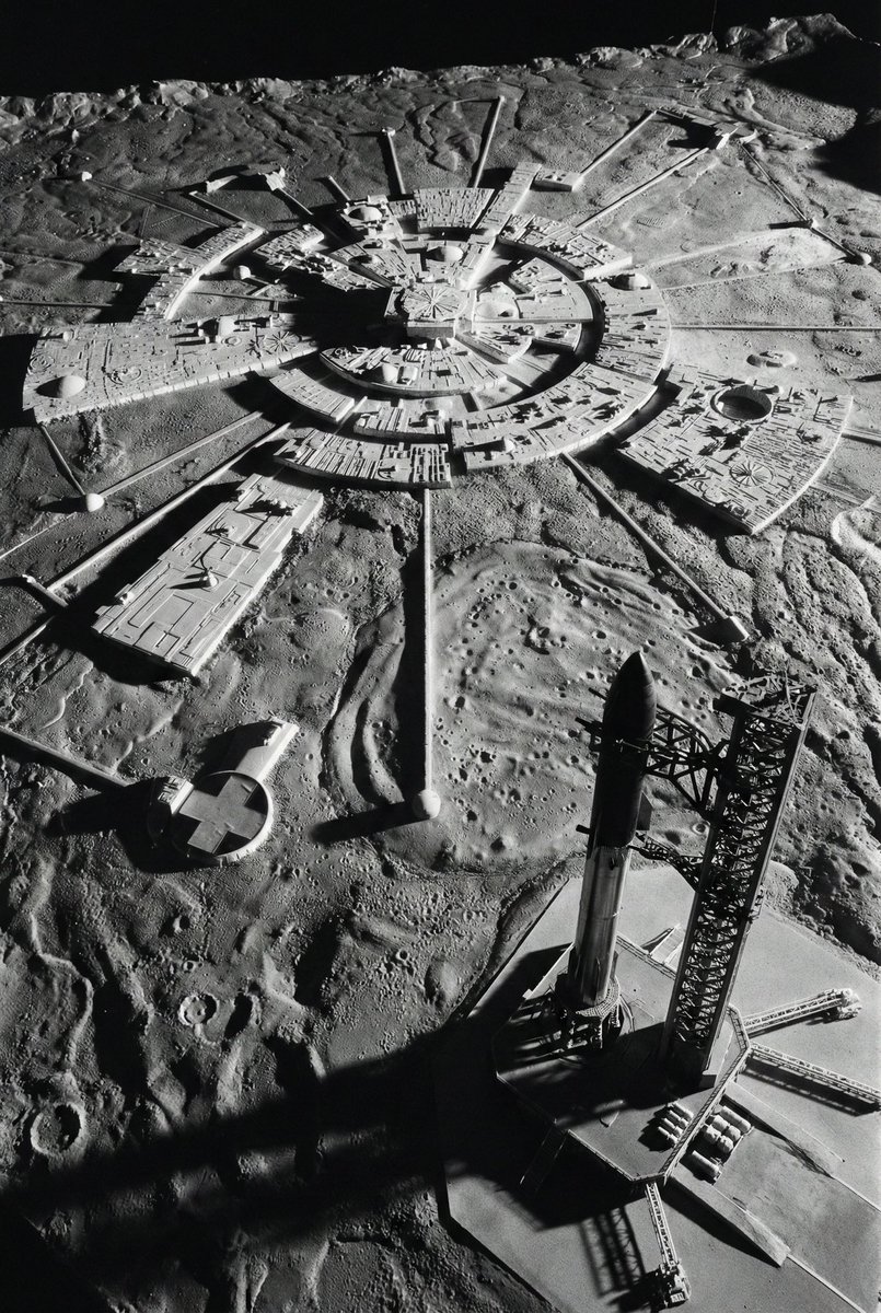 A SpaceX Moon Base Alpha rendering. Source: Unknown.