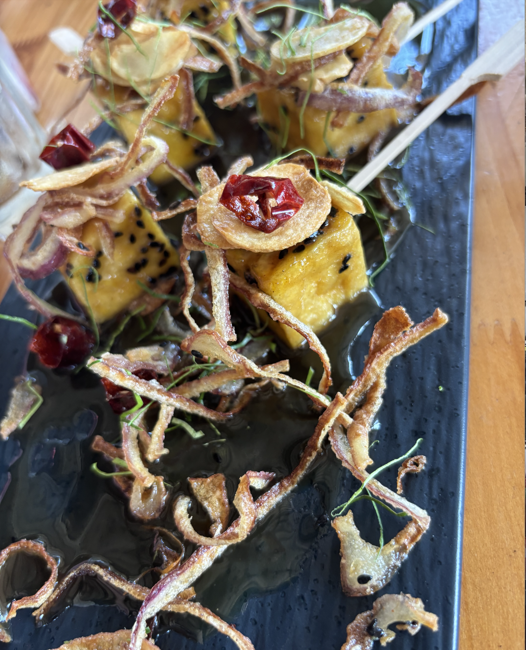 Vegan cubelets with crispy fried onions