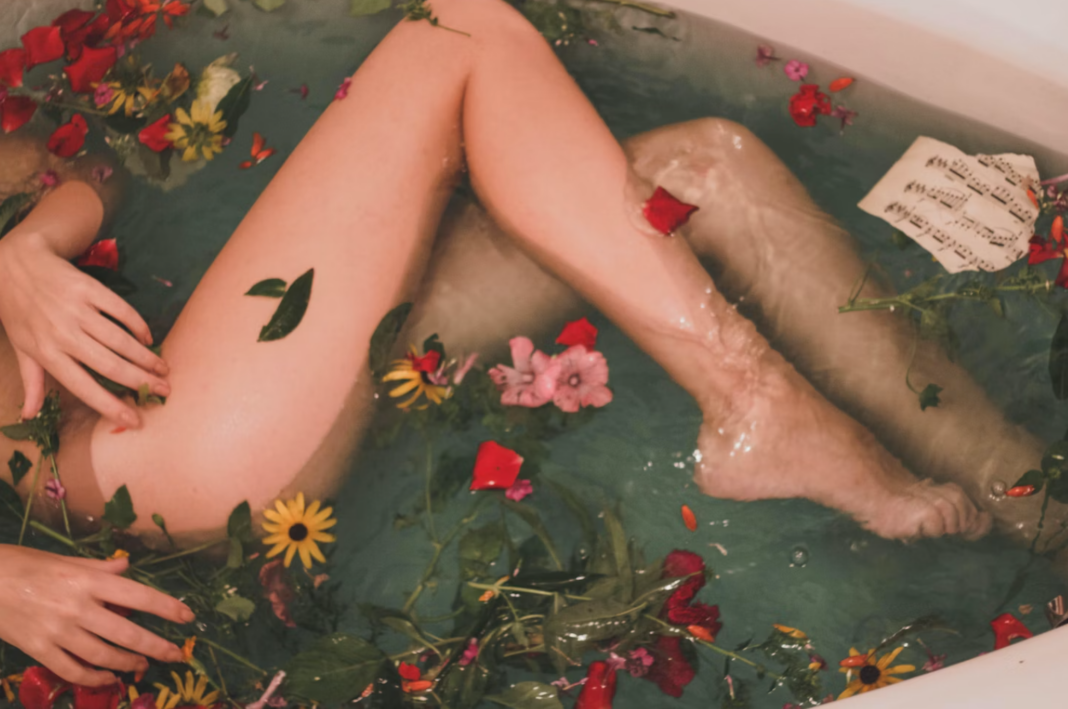 sugaring is an ecological way for shaving your legs