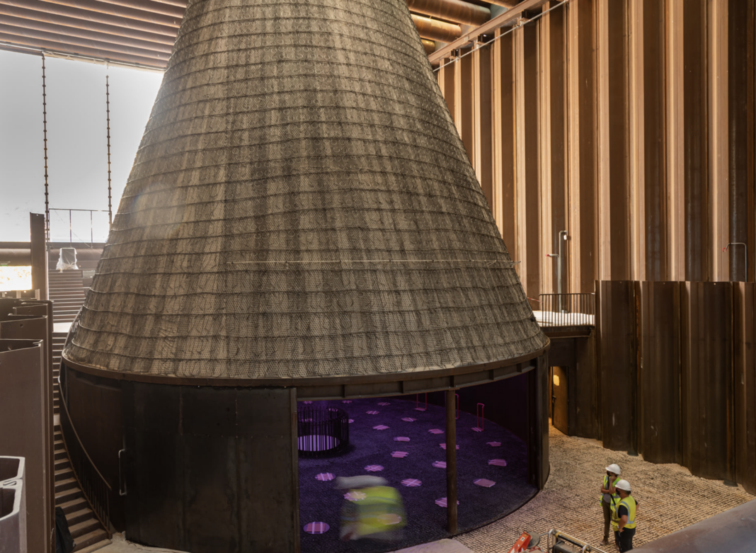 Sunglacier collects water from thin air