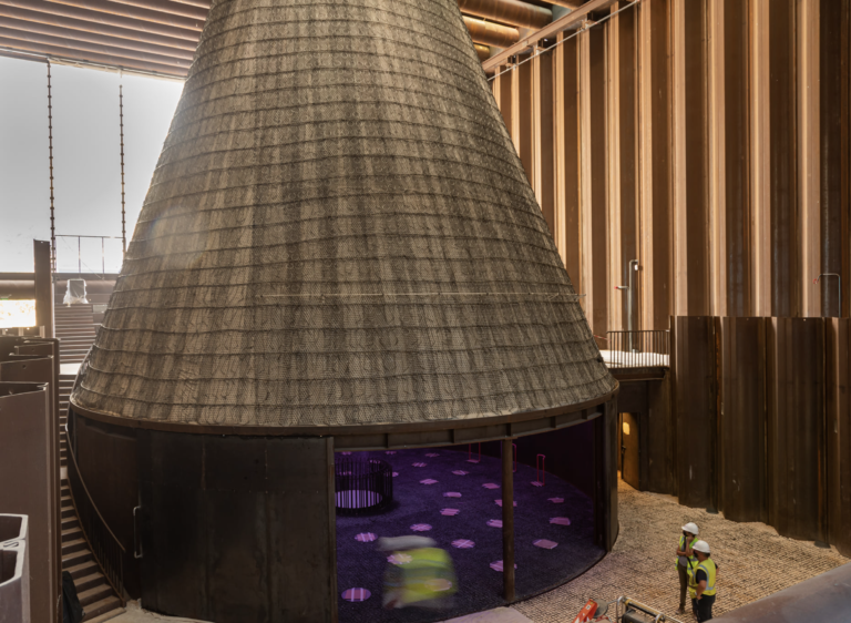 Sunglacier collects water from thin air