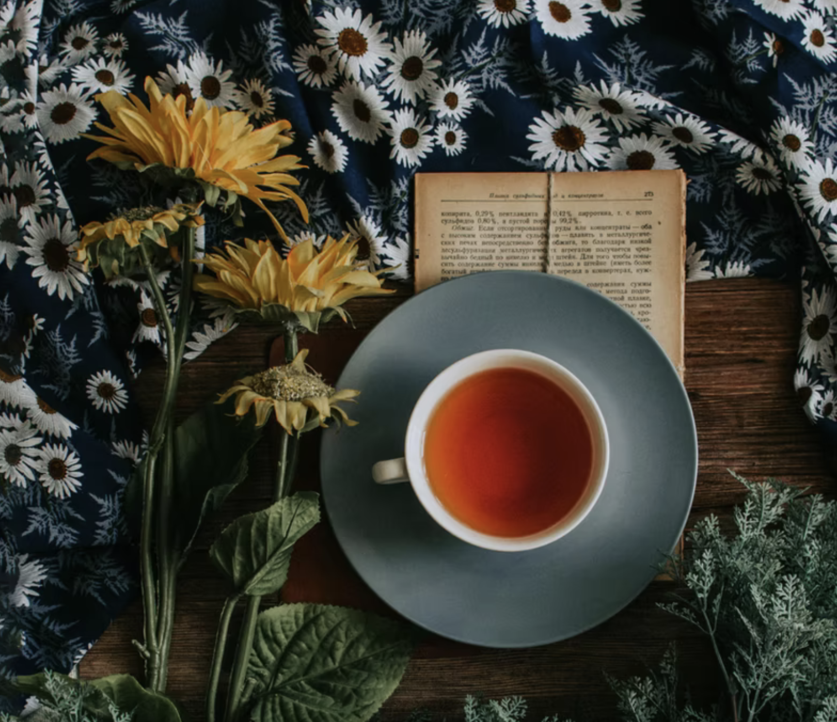 black tea russian with flowers