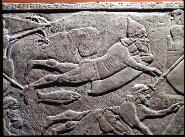 The Hydrophilis resembles an Assyrian invention from 3,000 years ago. It uses an animal bladder filled with air.