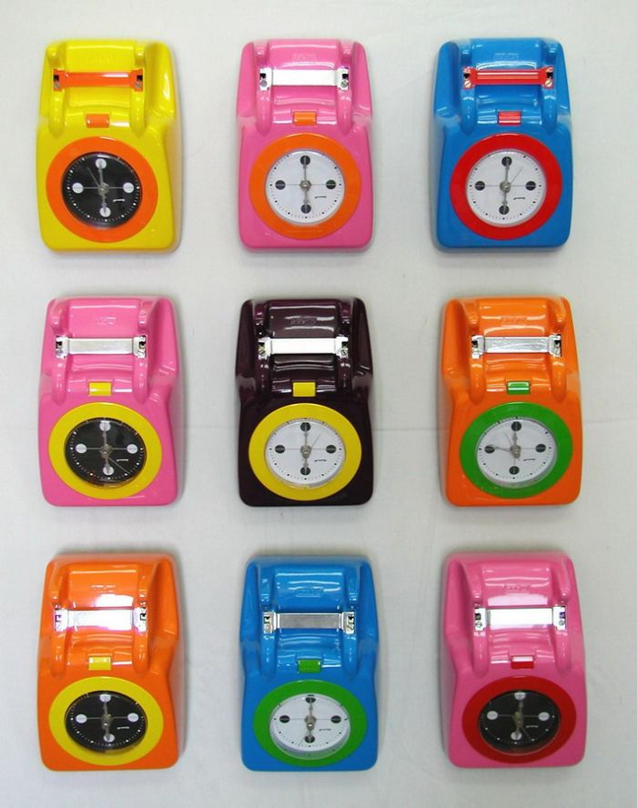 phone upcycled to clock