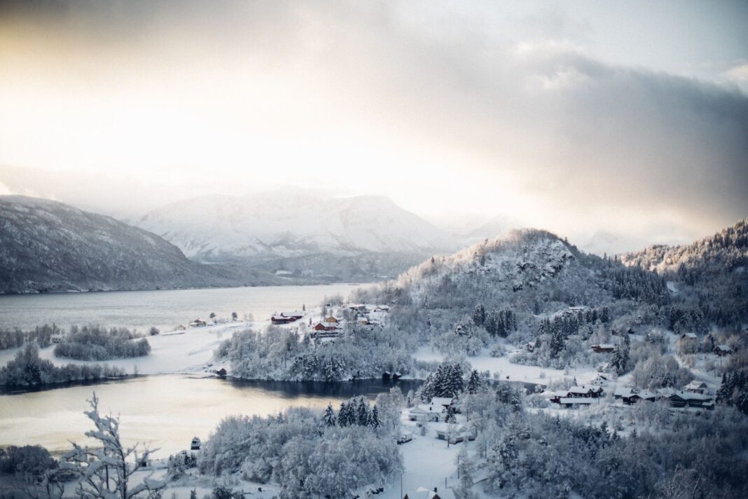Travel by Valentine’s train on 5 romantic itineraries around Norway and Sweden