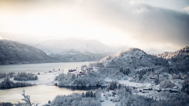 Travel by Valentine’s train on 5 romantic itineraries around Norway and Sweden