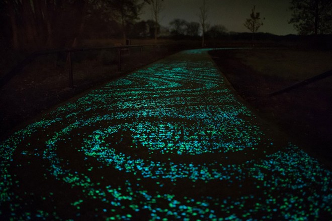 van-gogh-starry-night-glowing-bike-path-daan-roosengaarde-7
